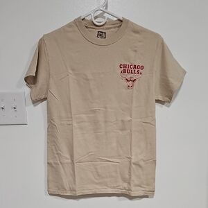 Urban Outfitters Beige Chicago Bulls Tee